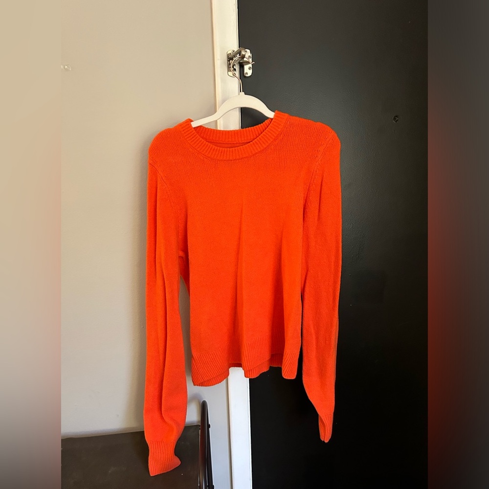 Gap sweater